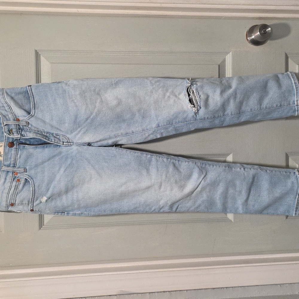 Madewell Mid-Rise Classic Straight Jeans with Knee-Rip Edition AN3241